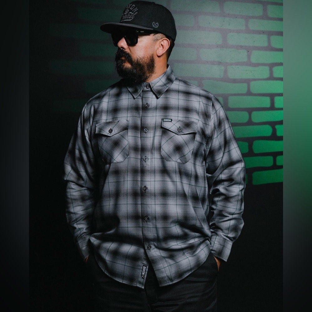 DIXXON Scratch Flannel Plaid Button Up Shirt Men’s Large In Grey